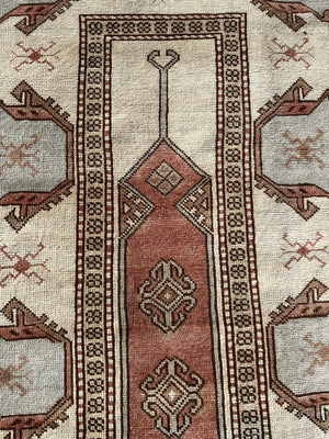 Rug 2'6”x4' 4” Tan, Light Blue, Brown, and Rust Red
